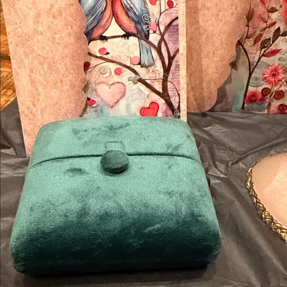 Elegant Silver and Gold Star Necklace - Picture 3 of 11